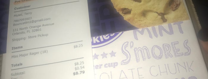 Insomnia Cookies is one of Vallyri’s Liked Places.