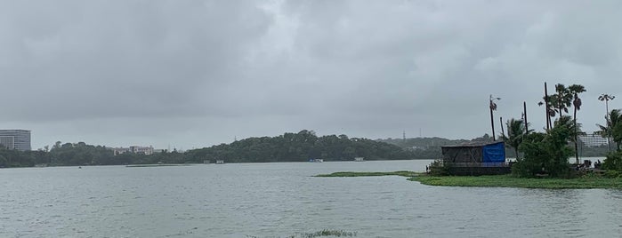 Powai Lake is one of Mumbai 🕌.