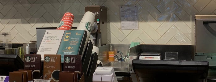 Starbucks is one of Apoorv'un Beğendiği Mekanlar.