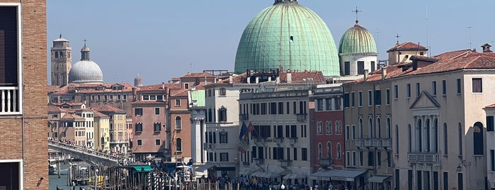 Ponte della Costituzione is one of венеция.