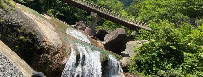 滑川大滝 is one of 日本の滝百選.