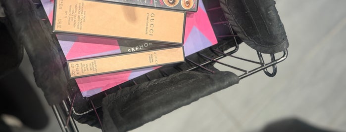 Sephora is one of Meemさんのお気に入りスポット.