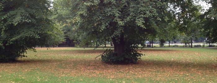Bethnal Green Gardens is one of Lieux qui ont plu à Sarah.