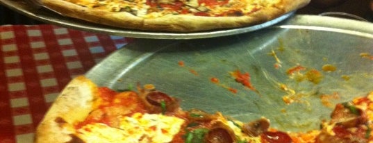 Lombardi's Coal Oven Pizza is one of Bons plans NYC.