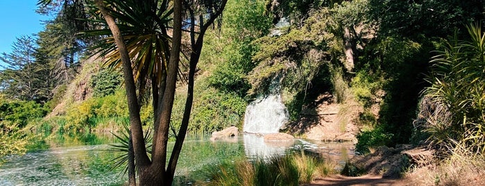 Prayerbook Falls is one of Orte, die Doug gefallen.