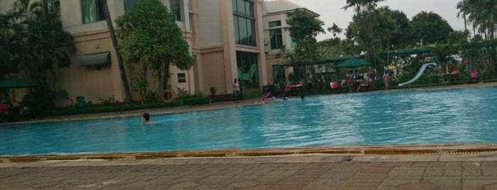 swimming pool Apartemen Taman Pasadenia is one of mtvU Spring Break 2012 [RETIRED].