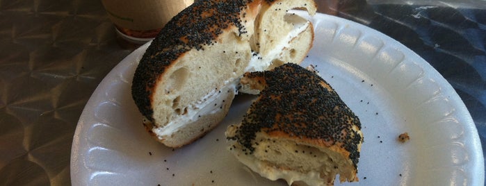 Bagel Station is one of Lizzieさんの保存済みスポット.