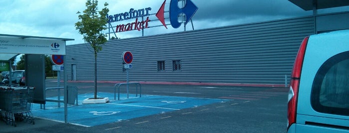 Carrefour Market is one of Orte, die Richard gefallen.
