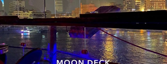 Moon Deck is one of Locais salvos de Queen.
