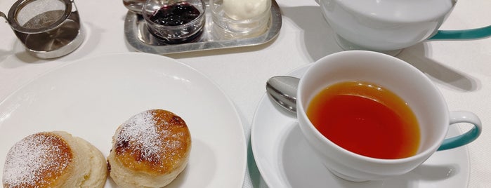 Fortnum & Mason is one of カフェ.