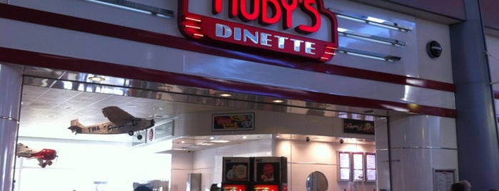 Ruby's Diner is one of Lugares favoritos de C.