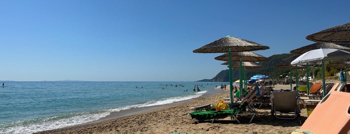 Loutsa Beach is one of im Juli.