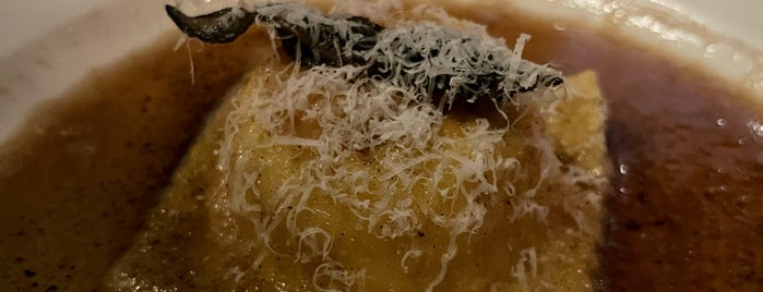 Osteria Mozza is one of Locais salvos de Andrew.