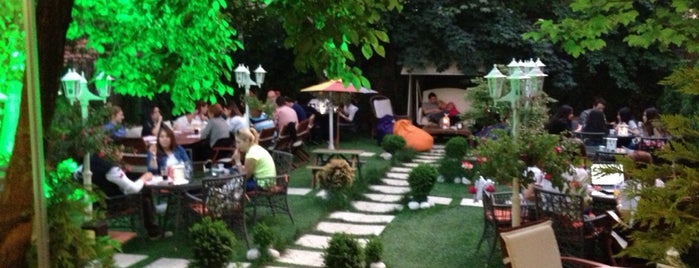Ahenk Cafe & Restaurant is one of Lugares favoritos de Yiğit.