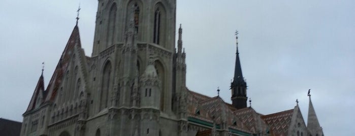 Mátyás-templom is one of Budapeste.