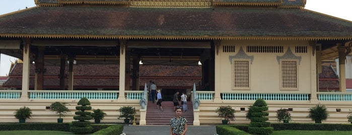 The Royal Palace ព្រះបរមរាជាវាំងនៃរាជាណាចក្រកម្ពុជា is one of Phnom Penh.