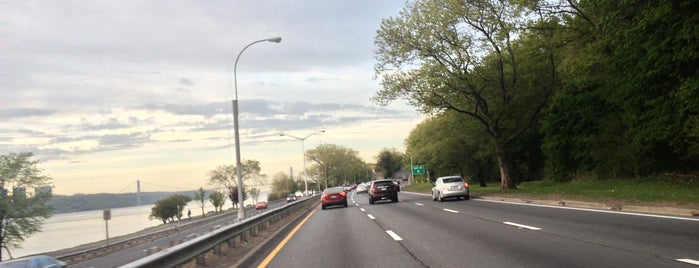 Joe DiMaggio Highway is one of Lugares favoritos de Marlon.
