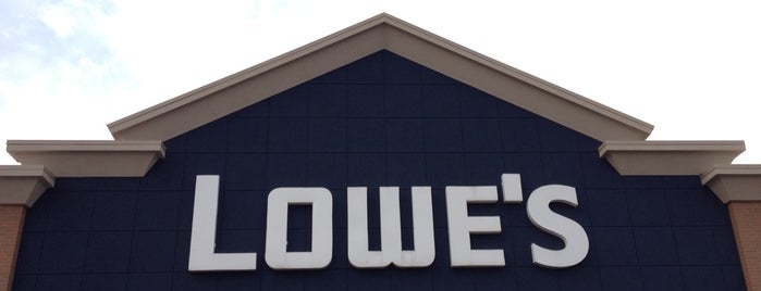 Lowe's is one of Tempat yang Disukai David.