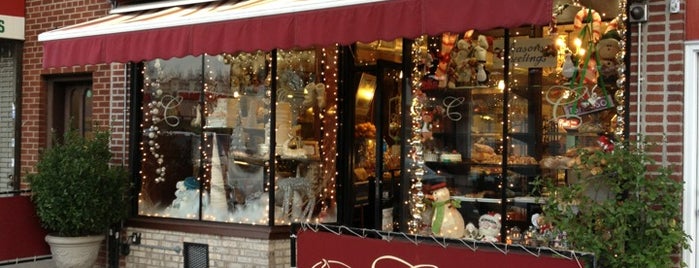 Conti's Pastry Shoppe is one of Lieux sauvegardés par Gil.
