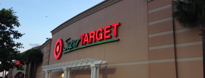 Target is one of สถานที่ที่ Louise ถูกใจ.