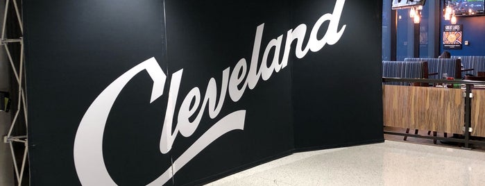 Cleveland Hopkins International Airport (CLE) is one of Lugares favoritos de Jason.