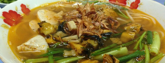 Bánh đa - Canh bún - Bún riêu ốc is one of Gini.vn Ốc.