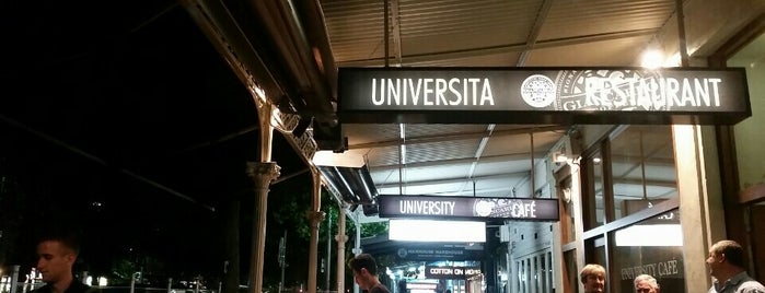 University Cafe is one of สถานที่ที่ Damian ถูกใจ.