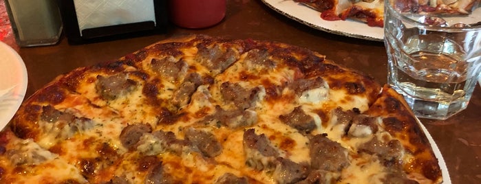 Al's Pizza is one of Lugares favoritos de Tamara.