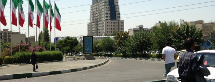 Negin Reza Tower | برج نگین رضا is one of สถานที่ที่ Aysan ถูกใจ.