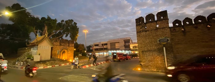 Chiang Mai Gate is one of タイに行きタイ(^o^).