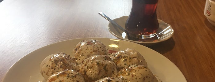 Göçmen Börekçisi & Cafe is one of Eminonu.