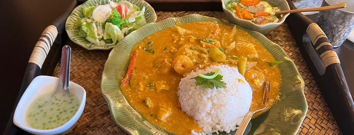 บัวทอง is one of Curry.