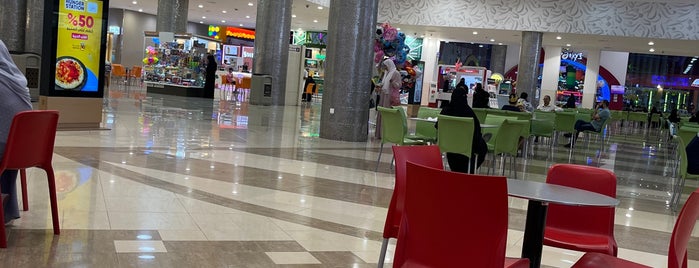 Aziz Mall Food Court is one of Jeddah.