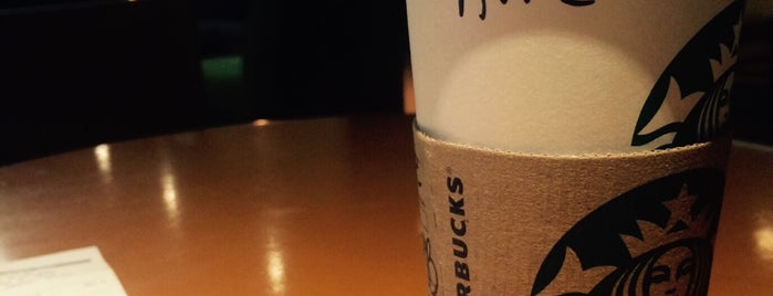 Starbucks is one of Tempat yang Disukai Karen 🌻🐌🧡.