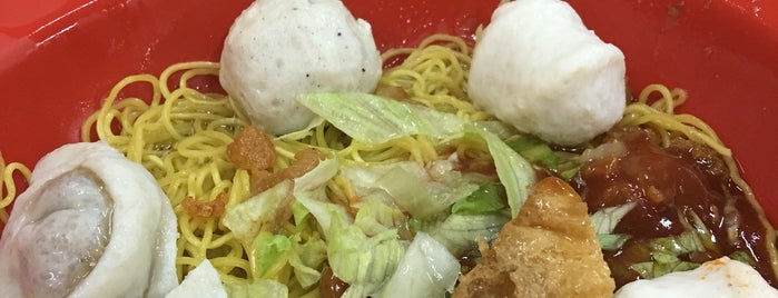 Song Kee Fishball Noodle is one of singapore food.
