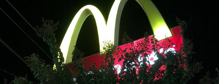McDonald's is one of Orte, die Kelly gefallen.