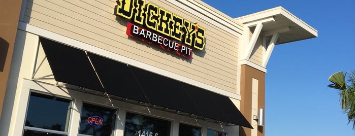 Dickey's Barbecue Pit is one of Lugares favoritos de Michael X.