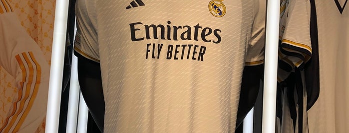 Real Madrid Official Store is one of Ahmad🌵'ın Beğendiği Mekanlar.