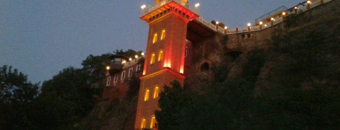 Tarihi Asansör is one of Lugares favoritos de Mehmet Ali.