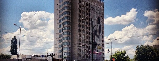 Hotel Continental is one of Seli'nin Beğendiği Mekanlar.