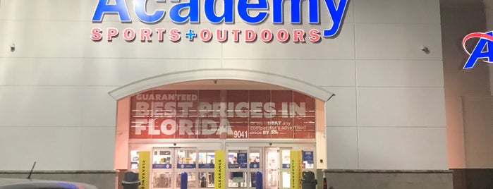 Academy Sports + Outdoors is one of Posti che sono piaciuti a Matt.