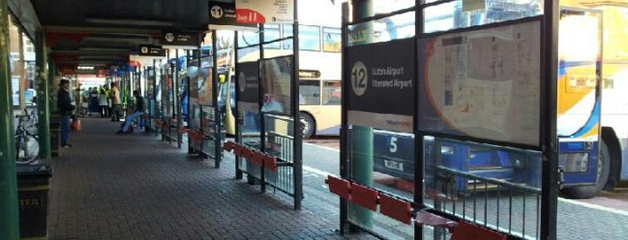 Gloucester Green Bus Station is one of Lugares favoritos de Li-May.