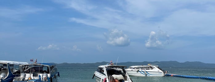 Naka Yai Island Beach is one of Thailand.