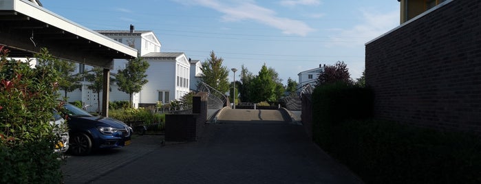 De Watertuinen is one of Halandinh's mayorships.