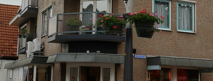 Bankje Kruising Burchtstraat, Spoorstraat, en Sterrebosweg is one of Halandinh's mayorships.