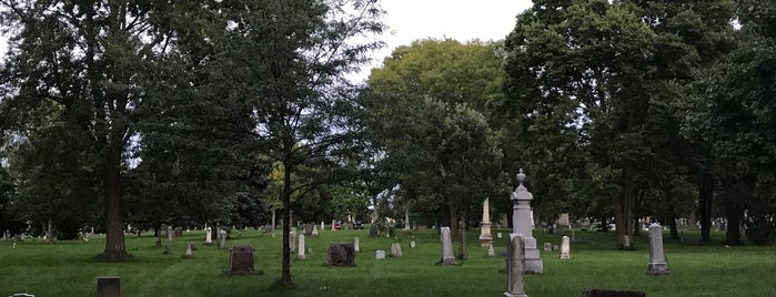 Pioneers and Soldiers Memorial Cemetery is one of Tempat yang Disimpan Cary.