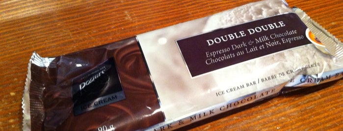 Rogers Chocolates is one of Locais curtidos por Fabio.