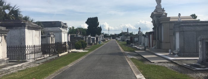 Cypress Grove Cemetery is one of Corey 님이 좋아한 장소.