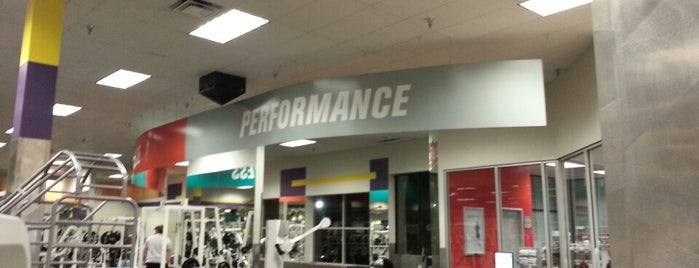 24 Hour Fitness is one of Lugares favoritos de Jenny.