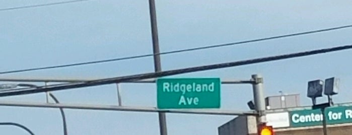 95th & Ridgeland is one of Tempat yang Disukai Dan.
